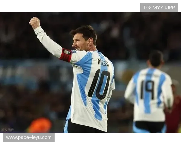 足球明星闪耀赛场，球技与精神并肩展现无尽魅力