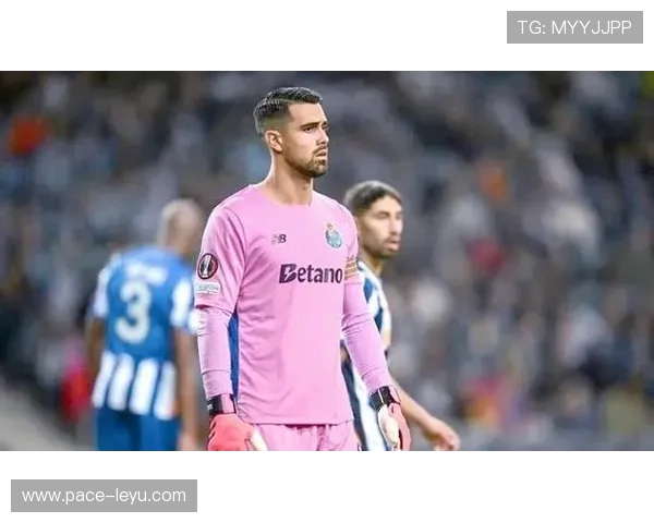 颜值与实力并存 足球场上那些中后卫球星的迷人面容与出色表现 颜值与实力并存 足球场上那些中后卫球星的迷人面容与出色表现